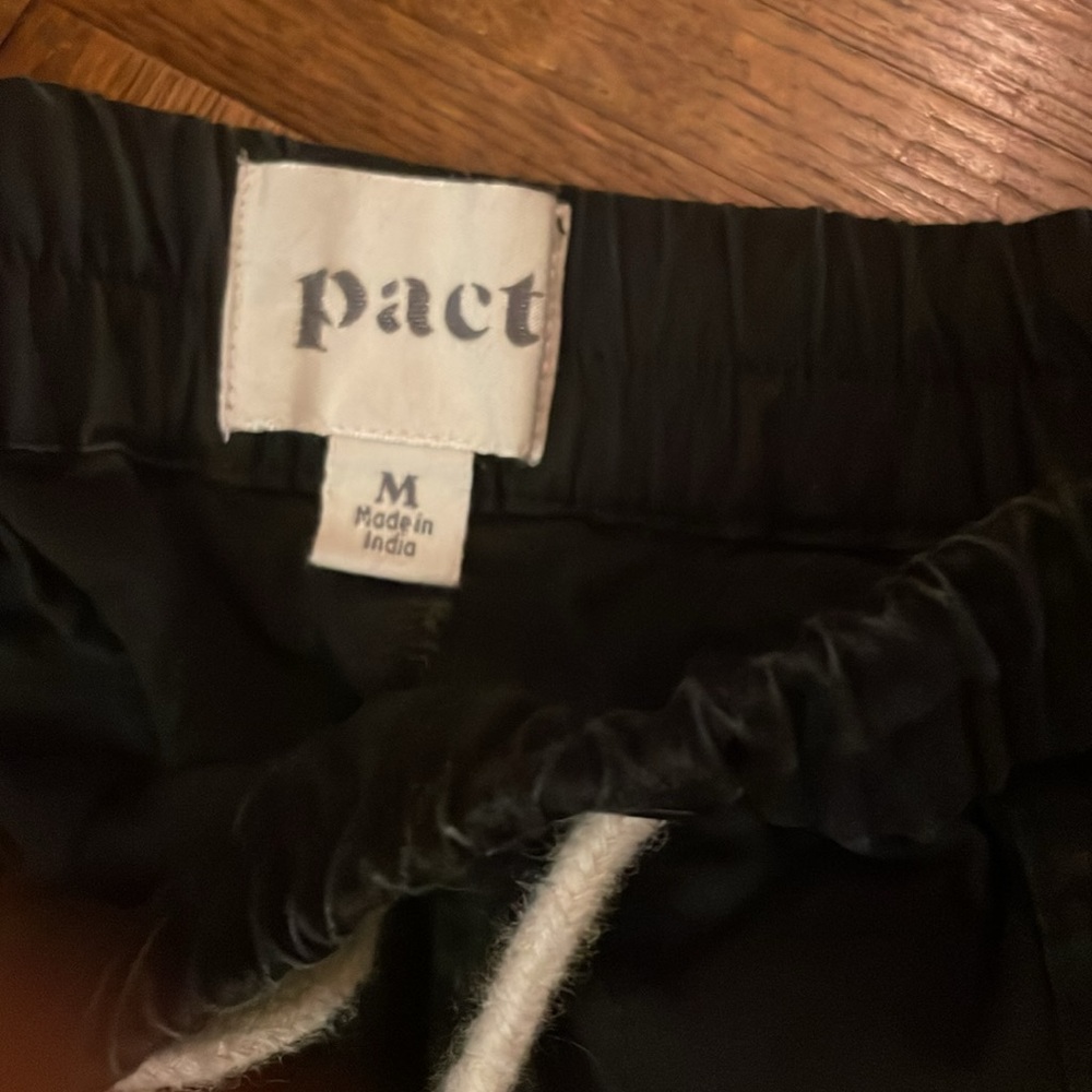Pact pants medium - Picture 2 of 2